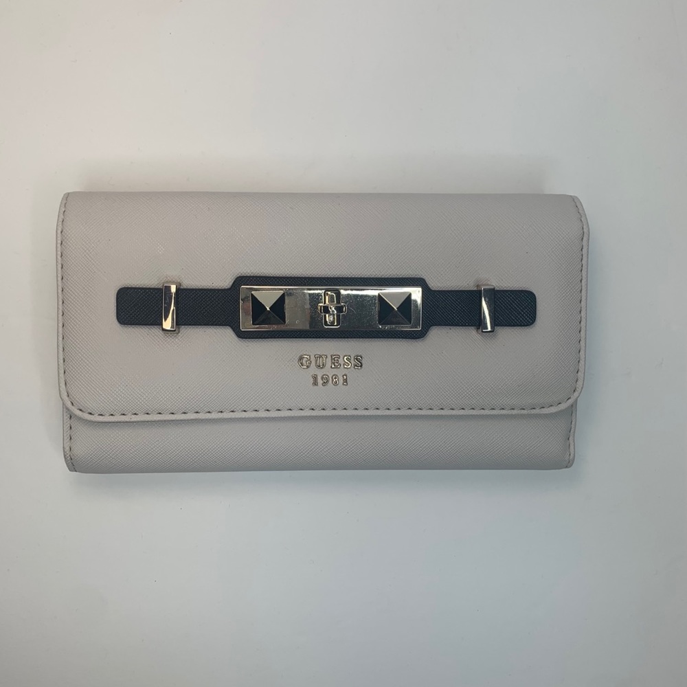 NWOT Guess Wallet